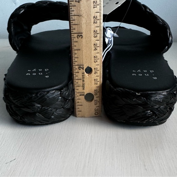 Slide Sandals Sz 6 - Picture 12 of 12